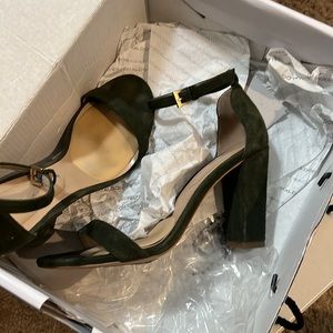 Aldo suede size 6 ankle strap heel